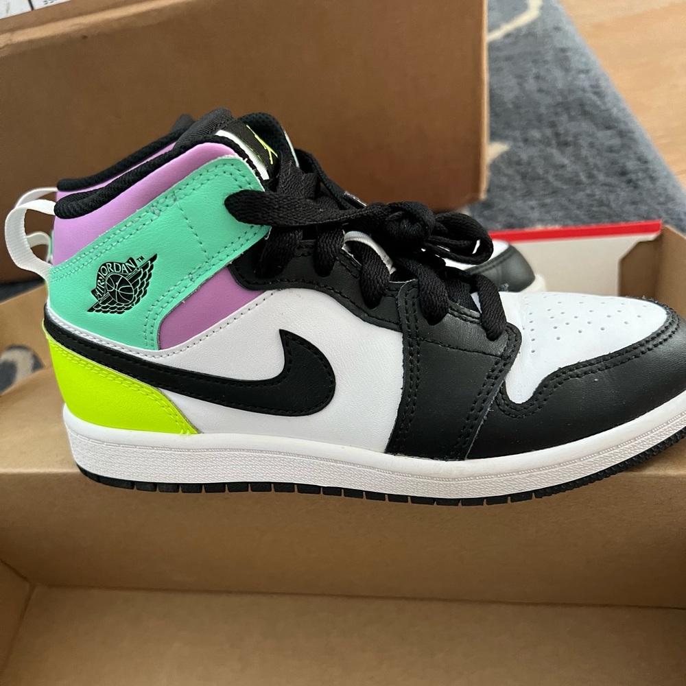 2021
Air Jordan 1 Mid PS 'Pastel' - size 2 Youth